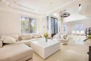Casa de Palmas spacious oasis with heated pool - 8