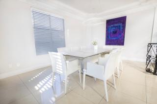 Casa de Palmas spacious oasis with heated pool - 5