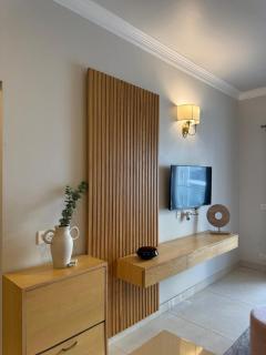 Central Park, The Rooms 1 & 2 BHK Poolview Suites - 4