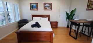 Cosy Haven - Large Studio Apartment - 4