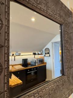 The Writers Lodge, serene luxury country escape - 2