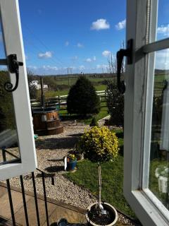 Cotswold Shepherd hut Hot Tub sauna Dog friendly - 7