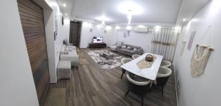 Cozy Modern Apartment in Prime Location - 0