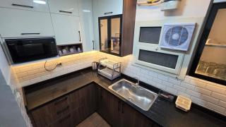 Cozy Modern Apartment in Prime Location - 6