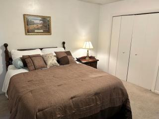3 bedrooms, 2 bath, 4 beds Townhouse - 5