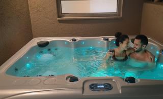 בקצה הוואדי - The Wadi Edge - 1