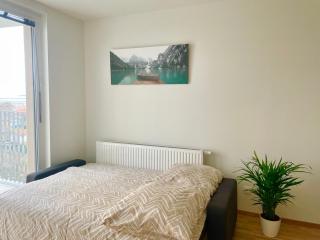 Stylish Apartment with Balcony & Free Parking - 2