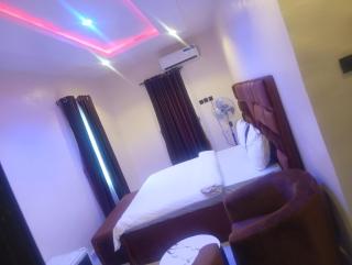 Larry Landers Hotel And Suites - 3