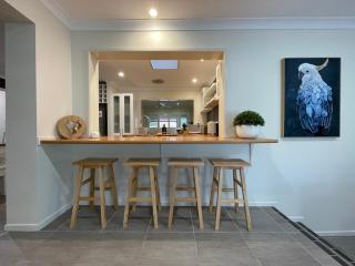 Somerset Dam Retreat - Relax and Unwind Sleeps 10 - 4