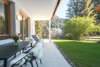 ALPSTAY Platzhirsch - Modern 2-Bedroom Family Apartment with Garden - 9