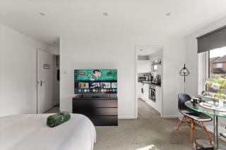 Private Studio Apartment In Dartford DA1 Free Parking TFL Zone 6 - 4