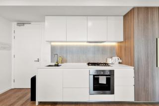 Sky-High CBD Retreat City Views Walk Everywhere - 2