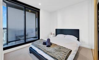 Sky-High CBD Retreat City Views Walk Everywhere - 8