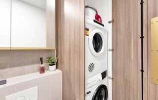 Sky-High CBD Retreat City Views Walk Everywhere - 5