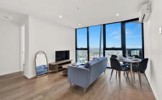 Sky-High CBD Retreat City Views Walk Everywhere - 0