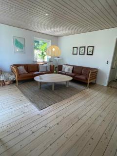 Charming House With Sea View And Large Plot - 1