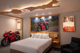 Motorcycle Inn - 8