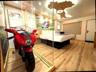 Motorcycle Inn - 6