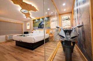 Motorcycle Inn - 1