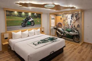 Motorcycle Inn - 5