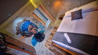 Urban Hostel Pool & Garden - 1