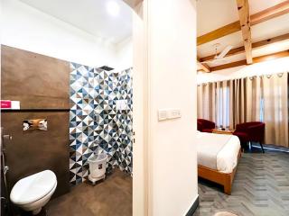 Blisbook Dwaper Hotel Near Library Mall Road - 7