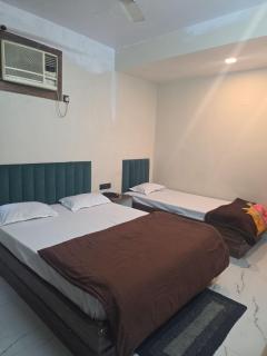 Om Hotel & Banquet - 0