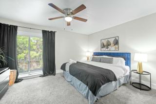 Modern and Spacious Apartment from AT&T Stadium! - 8