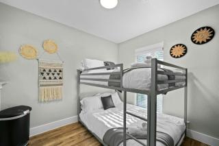 Modern and Spacious Apartment from AT&T Stadium! - 1