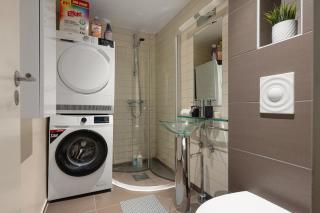 Modern Central Oslo Apartment with High Ceilings - 3