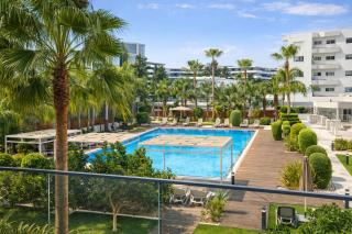 Pool View Apartment with Large Terrace 5 Min Walk to the Sea - 8