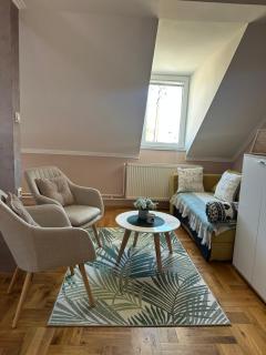 Garden Apartment - 5