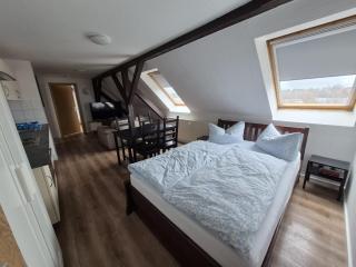 Ferienwohnung und Monteurzimmer Nähe Leuna, Merseburg, Halle und Leipzig - 0