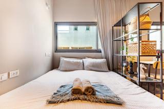 BreezHouse Sadeh 28 Residence - 4