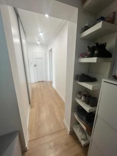 Cozy Apartment with Panoramic City View - 6