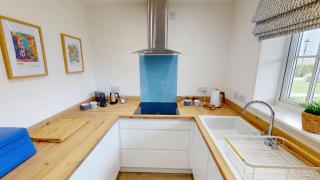 Sandy Shores, The Bay, 2 bedrooms with ensuites, balcony with sea view, parking with EV point, 2 dogs welcome - 2