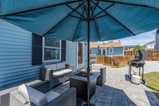 Perfect 2BR Hideaway Just 35 Blocks to Beach & Boards Fire Pit, Grill, Relax - 0