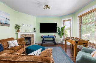 Family Favorite! Heated Pool, Hot Tub, Sleeps 16 - 1