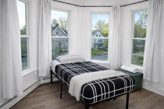 Modern home with Game Room - 3