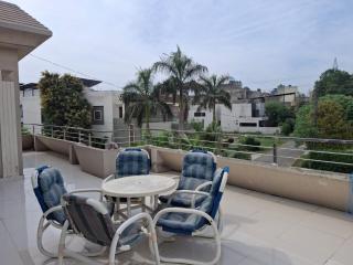 5 Bedrooms furnished separate upper portion house in DHA Phase 4, Lahore - 8