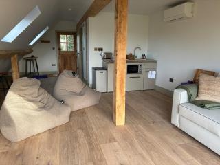 The Loft, 1 bed space with private parking - 5