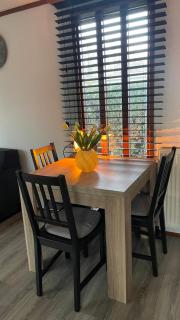 Geniet van rust en privacy in onze gezellige chalet op familiecamping De Tien Heugten in Drenthe - 5