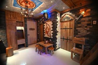 Chamber of Sir Gawain - Riverine Diamond - 4