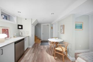 Cozy High Park Heaven, Private Entrance & Bath - Toronto - 5