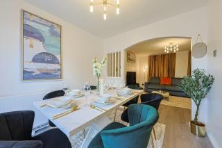 Luxury Heathrow House Garden Lounge 3Bed - 5