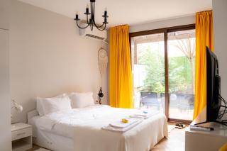 Quiet Garden Retreat, Private Patio Free Parking - 2