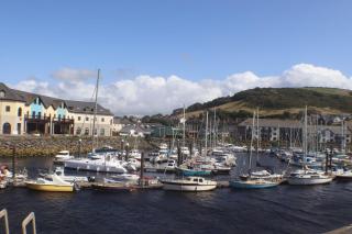 Stunning Seafront Apartment - 7