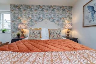 Heron Stays Bath- Historic Pub Retreat, 4 Spacious Bedrooms, Original Beams, Parking, Sleeps 9, 3 Miles to Bath Central - 3