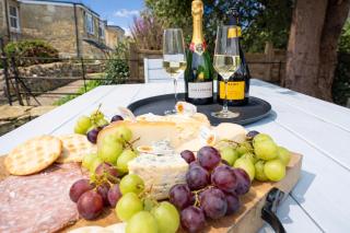 Heron Stays Bath- Historic Pub Retreat, 4 Spacious Bedrooms, Original Beams, Parking, Sleeps 9, 3 Miles to Bath Central - 7