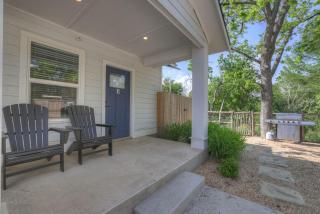 The Grove E with Hot Tub & King Bed - 2 blks to Main - 0
